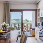 Ilka - Stylish Near Port