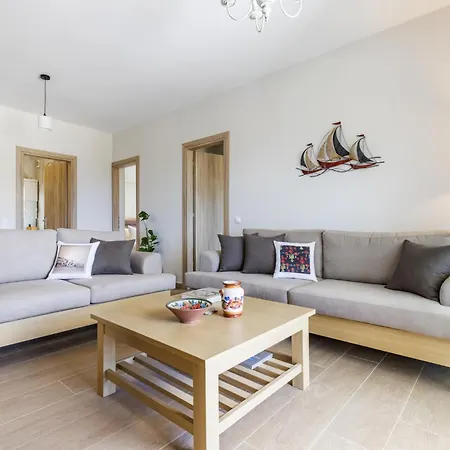 Ilka - Stylish Near Port *