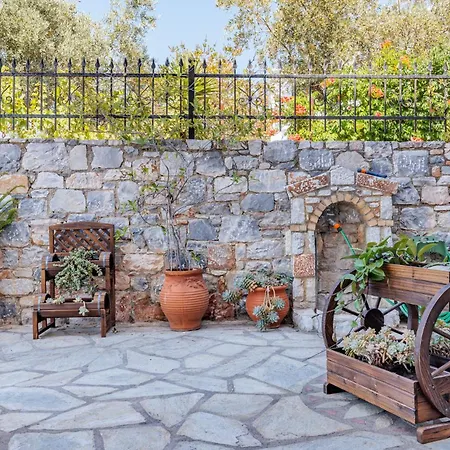 Ilka - Stylish Near Port Apartment