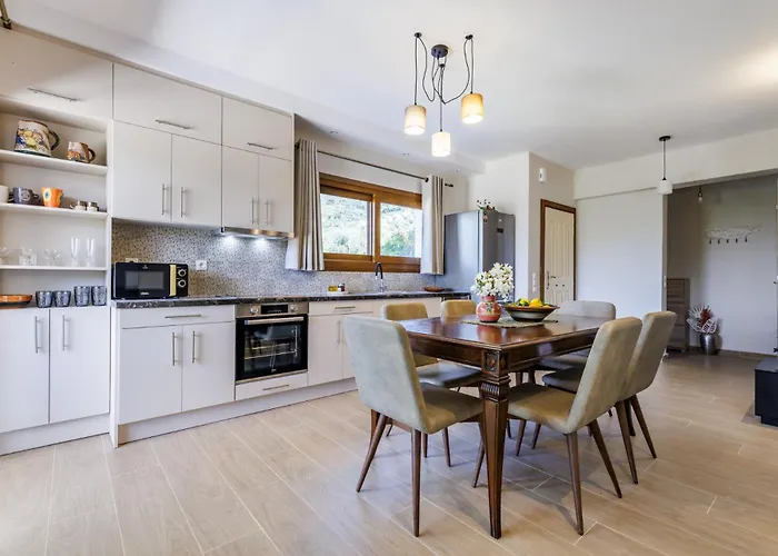 Ilka - Stylish Near Port