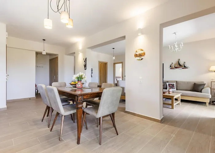 Apartment Ilka - Stylish Near Port *