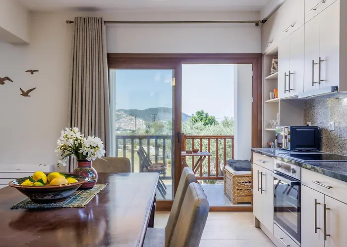 Ilka - Stylish Near Port