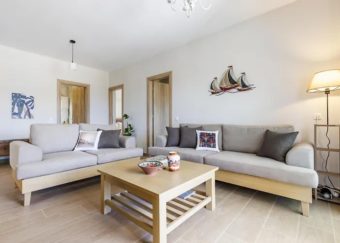 Ilka - Stylish Near Port *