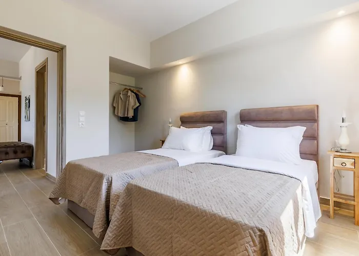 Ilka - Stylish Near Port Apartment Skopelos Town