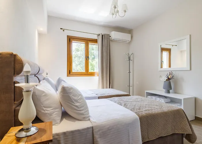 Ilka - Stylish Near Port Apartment Skopelos Town