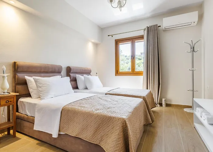 Ilka - Stylish Near Port Apartment Skopelos Town