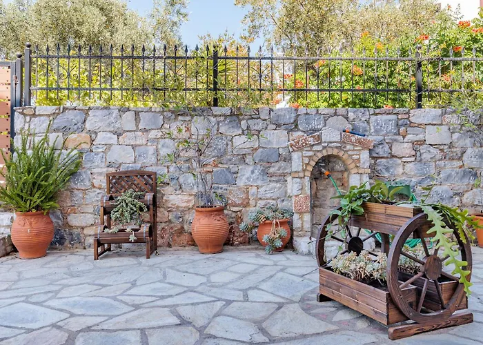 Ilka - Stylish Near Port Apartment