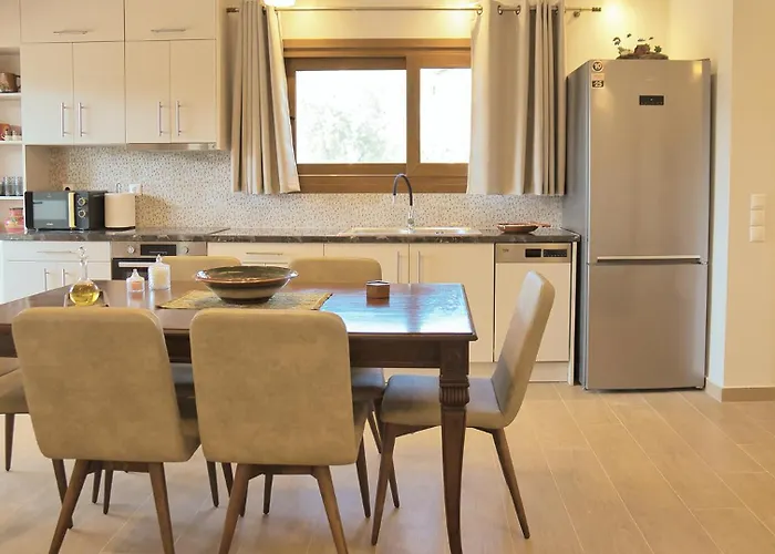 Ilka - Stylish Near Port Apartment