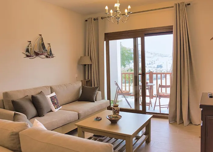 Ilka - Stylish Near Port Apartment